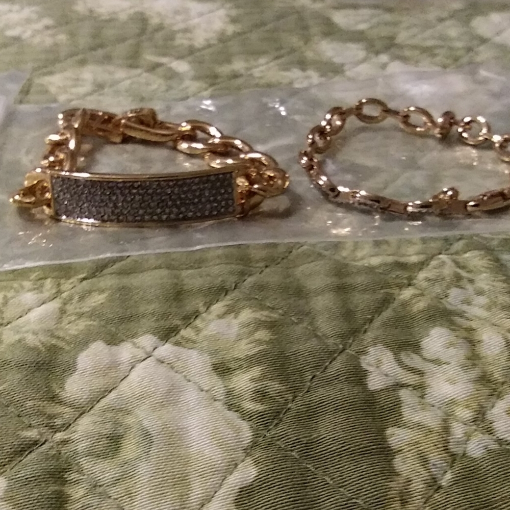 Jewelry - Picture 2 of 3